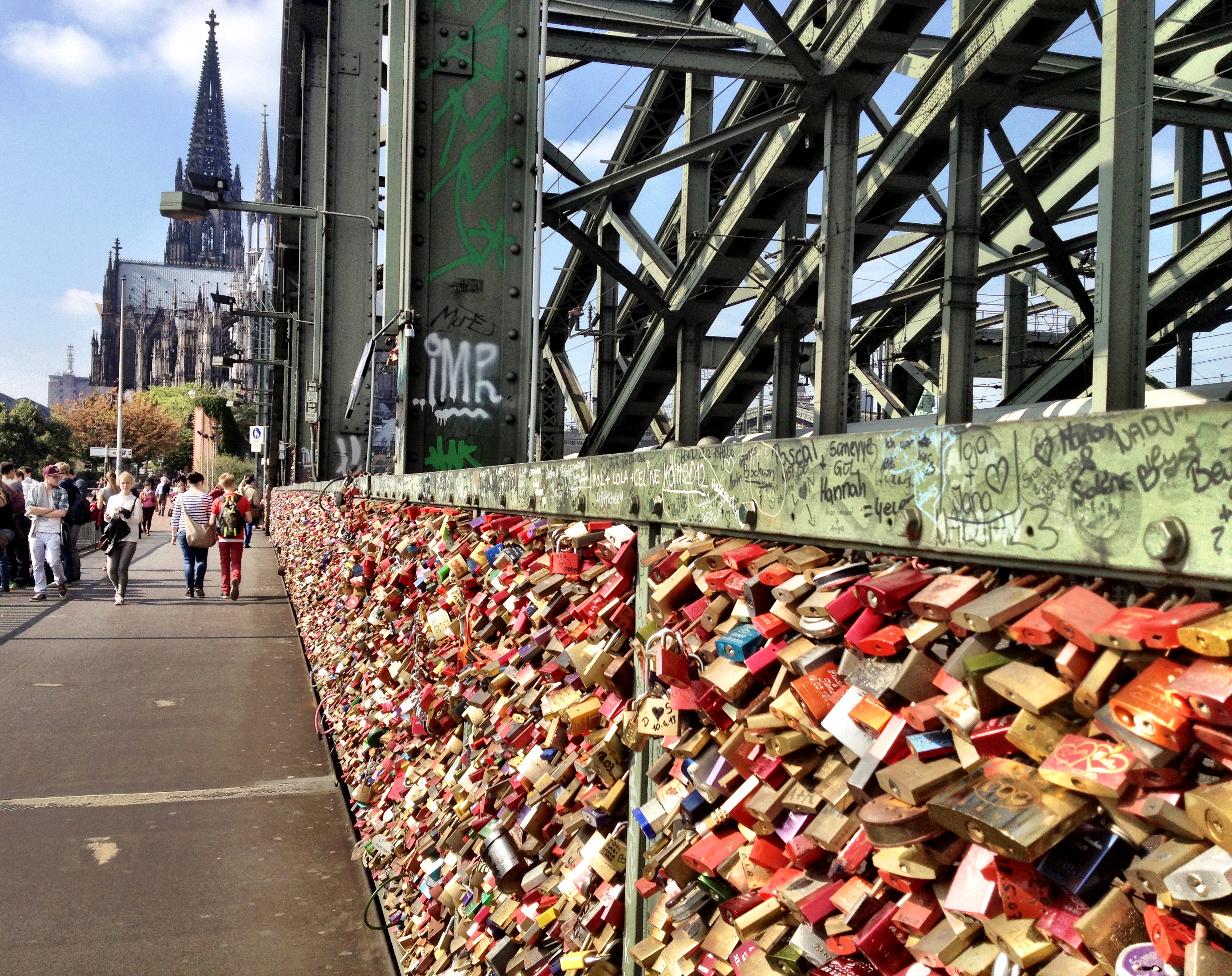 Love locks on Cologne bridge