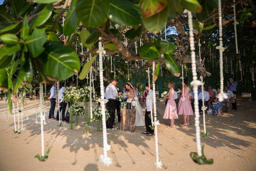 Girl Tweets World wedding in Thailand. Photos by Darin Images